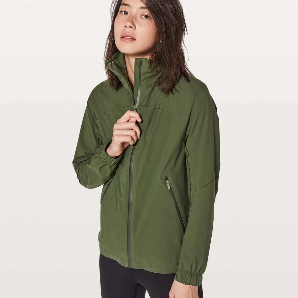 Lululemon Women's Green Here To Move Hooded‎ Run Classic Rain Jacket Size 2